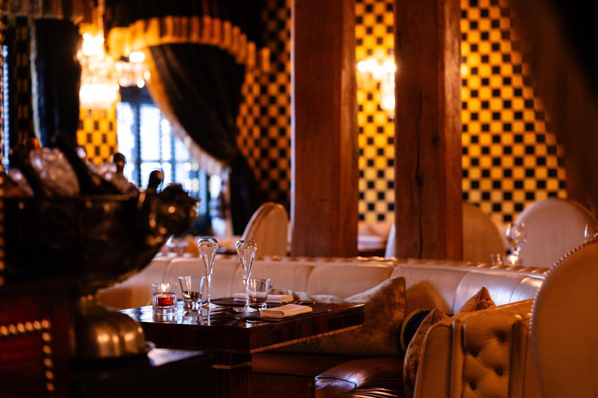 Hotel Crazy Bear Beaconsfield Exterior foto Interior of the restaurant