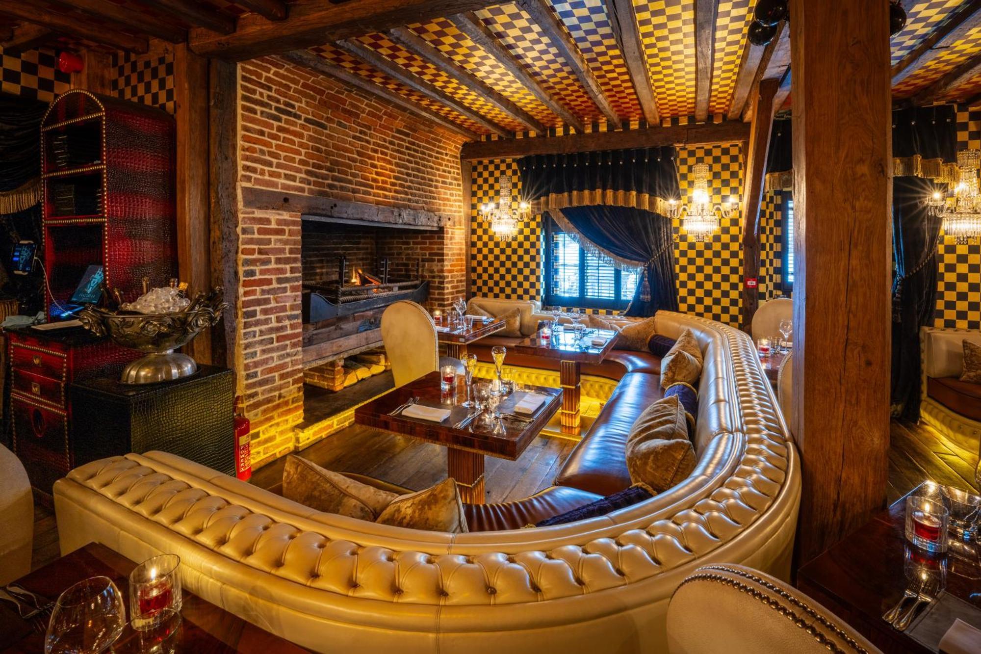 Hotel Crazy Bear Beaconsfield Exterior foto Interior of the restaurant