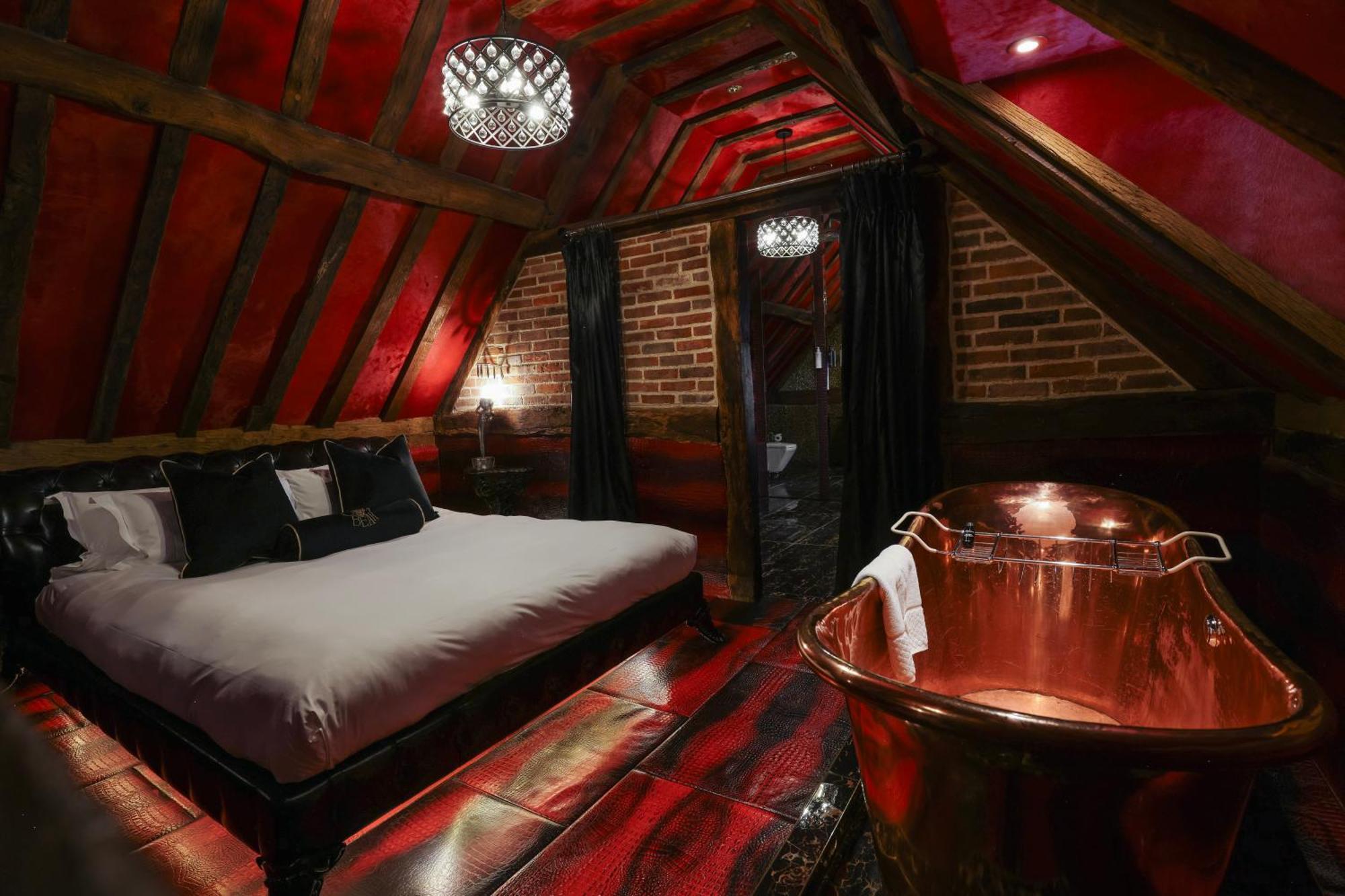 Hotel Crazy Bear Beaconsfield Exterior foto