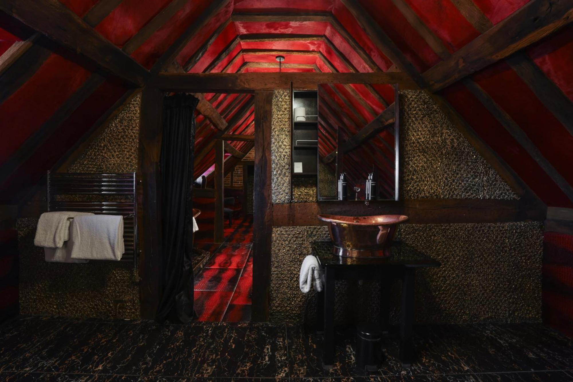 Hotel Crazy Bear Beaconsfield Exterior foto