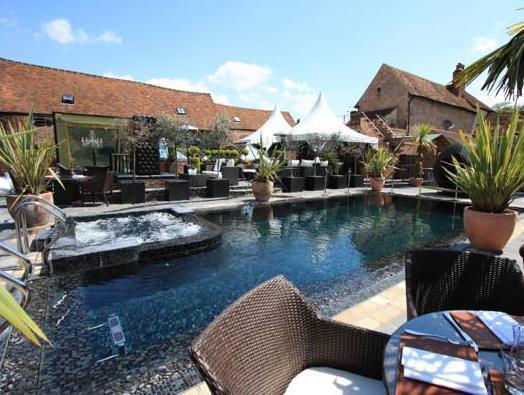 Hotel Crazy Bear Beaconsfield Exterior foto The pool at The Old Mill
