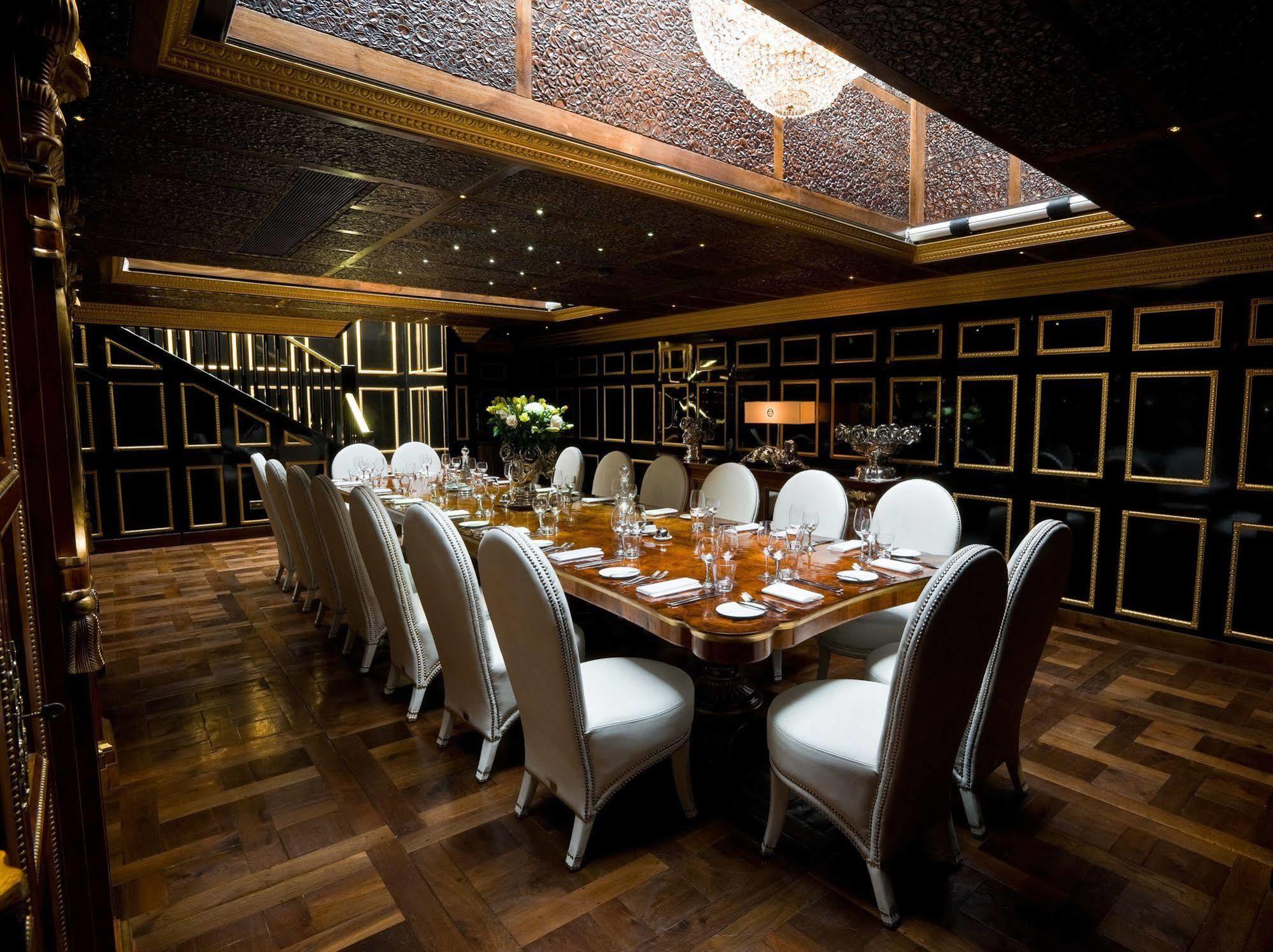 Hotel Crazy Bear Beaconsfield Exterior foto The interior of the restaurant